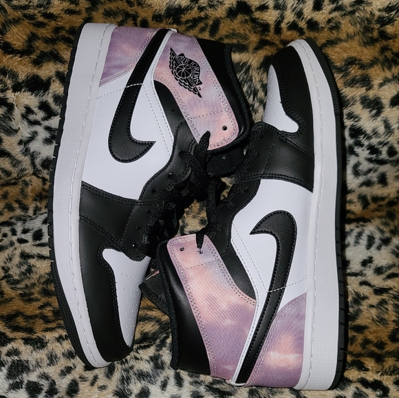 Jordan Sneakers - Picture 13 of 17